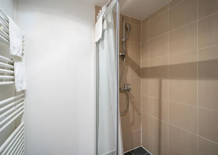 Happy - Tournelles Garden