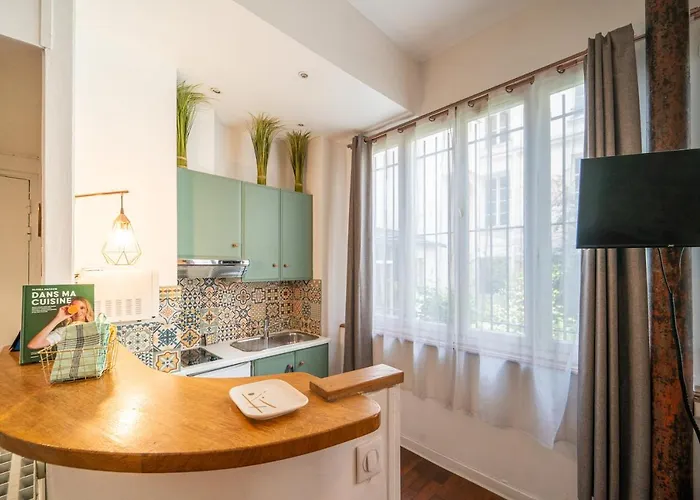 Happy - Tournelles Garden Apartment Paris